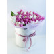 Білі та рожеві тюльпани в коробці