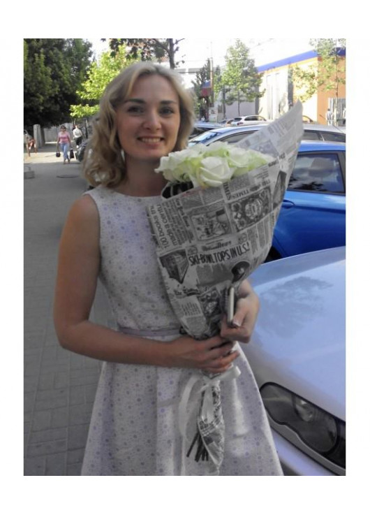 Троянди у газетному папері