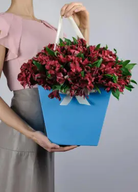Альстромерія в сумочці