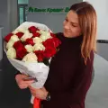 Червоні та біли троянди з доставкою на О.Гончара у Дніпрі