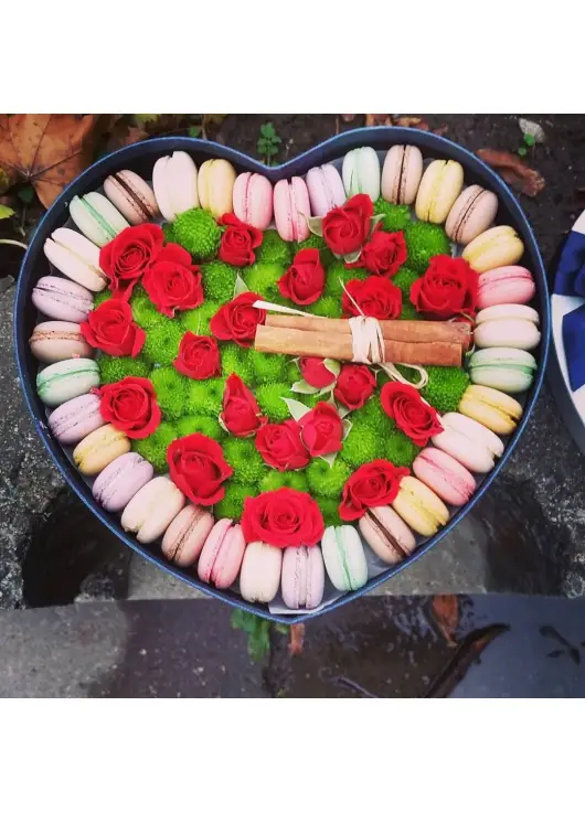 ХІТ року ! Квіти в коробці з печивом MACAROON
