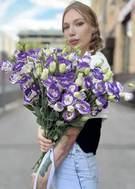 Біло-фіолетова еустома