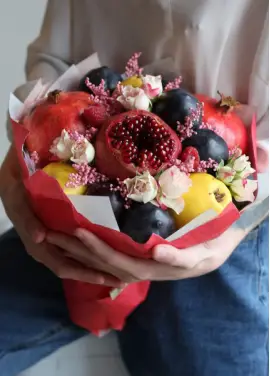 Соковитий букет з фруктами