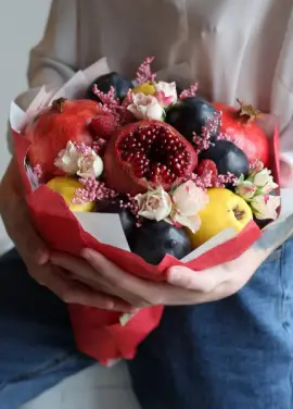 Соковитий букет з фруктами