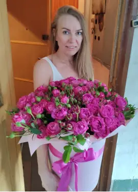 Кущова піоноподібна троянда  у коробці