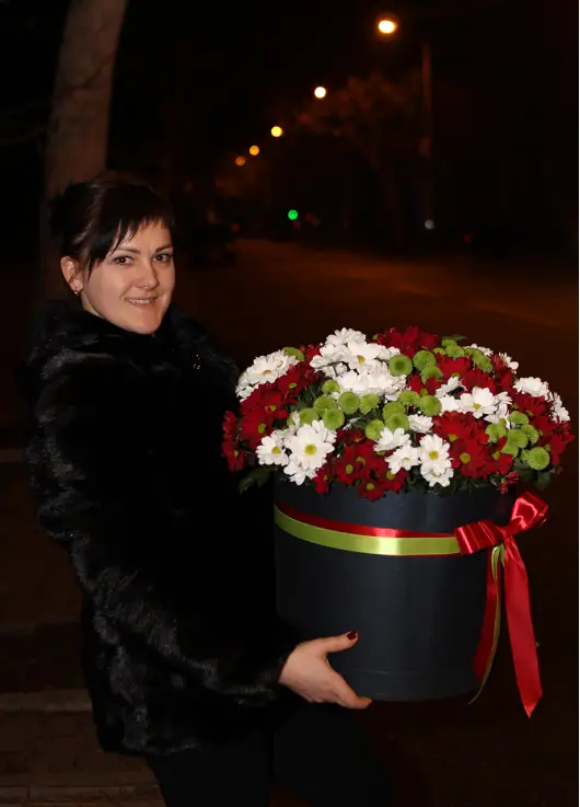 Квітковий мікс у капелюшної коробці