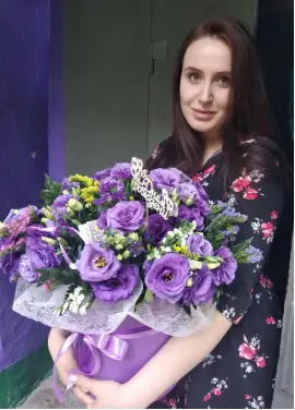 Квітковий мікс у капелюшної коробці