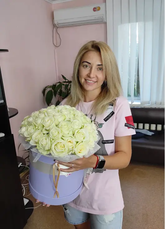 51 біла троянда у капелюшної коробці 51 біла троянда у капелюшної коробці