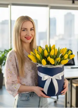 25 жовтих тюльпанів у коробці (імпорт, Нідерланди)
