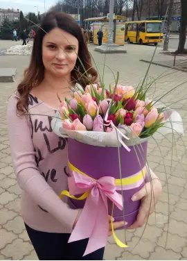 51 мікс тюльпанів у коробці (імпорт, Нідерланди)