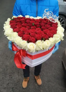 Коробка біло-червоне сердце