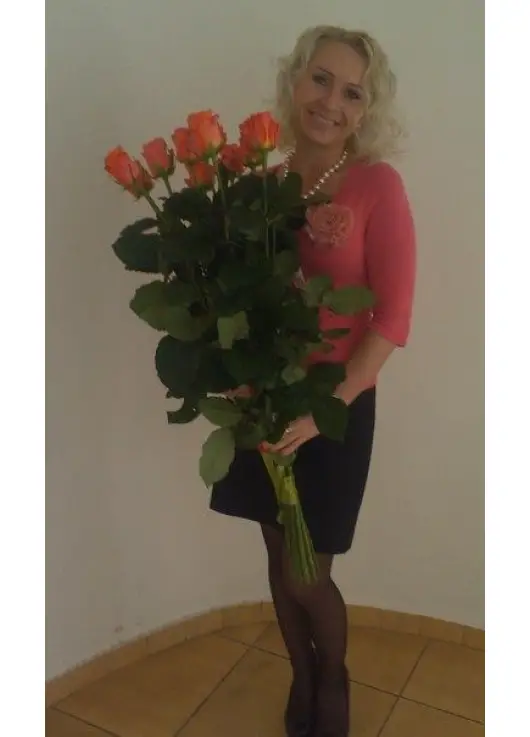 Коралові троянди сорту Wow або Red Wow Коралові троянди сорту Wow або Red Wow