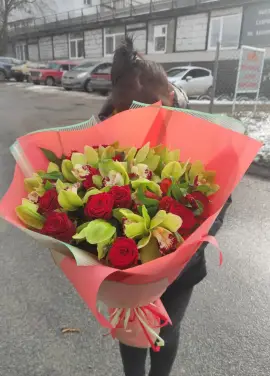Орхідея та троянди