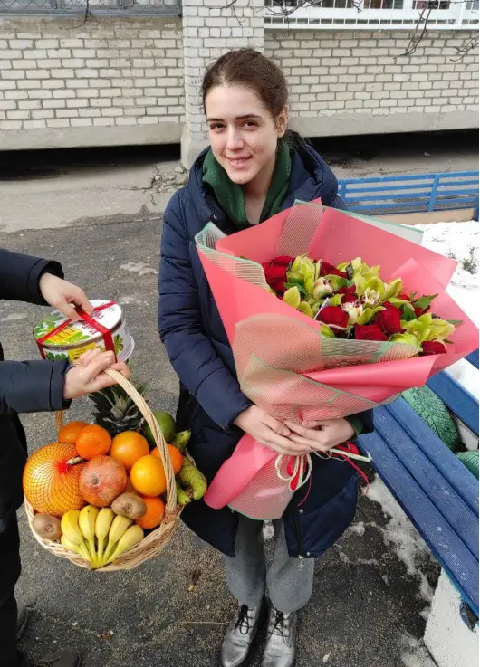 Орхідея та троянди