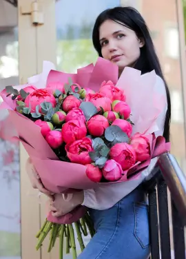 Шарм: букет півонії та куль-сердець