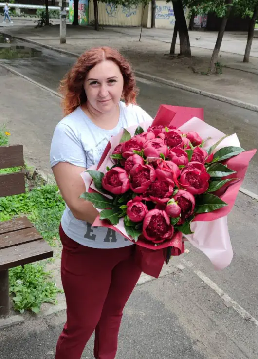 Малинові Півонії Дніпро