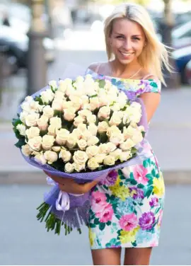 101 кремова троянда