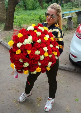 101 різнокольорова троянда