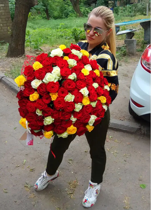 101 різнокольорова троянда
