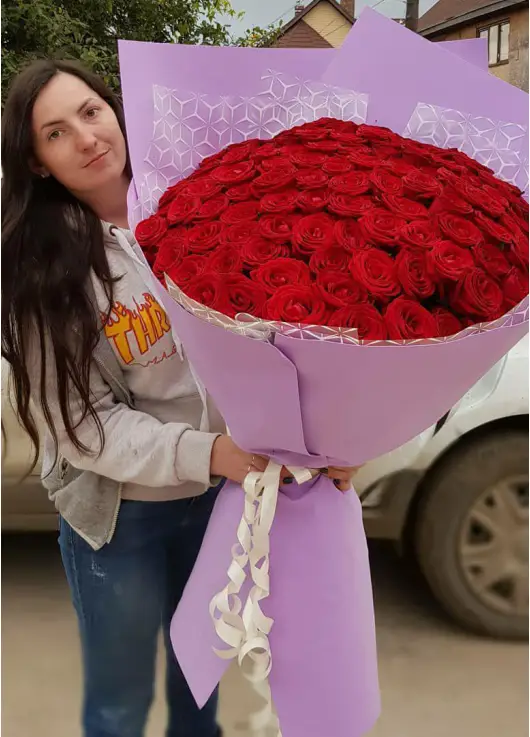 101 червона троянда