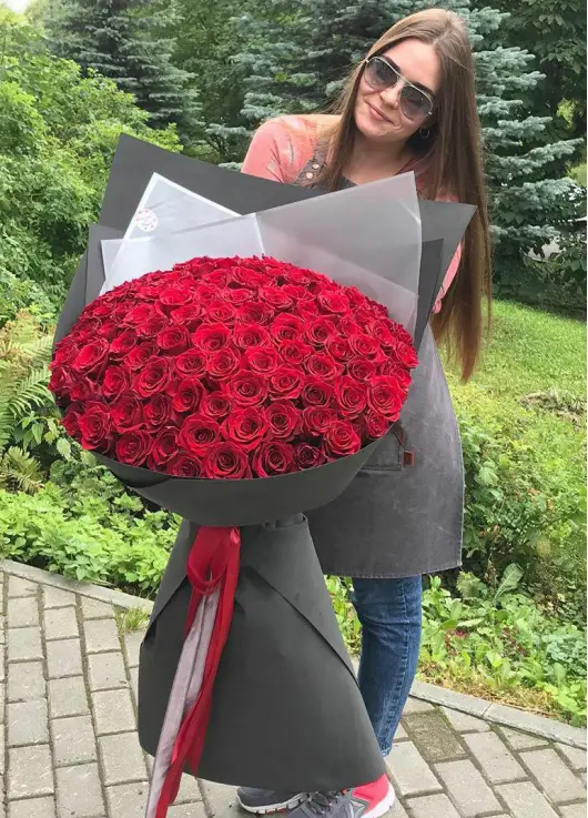 101 червона троянда