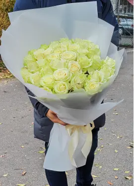 Букет 19 білих троянд