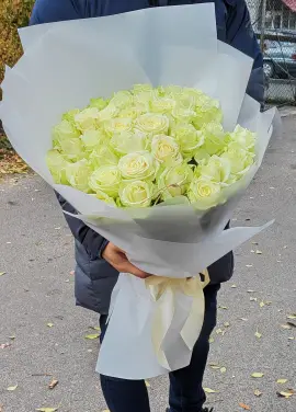 Букет 19 білих троянд