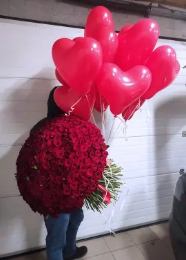 333 червоних троянди