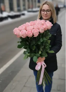 Букет із 35 високих рожевих троянд «Be Sweet»