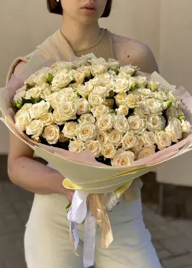 Кущова кремова троянда Днепр