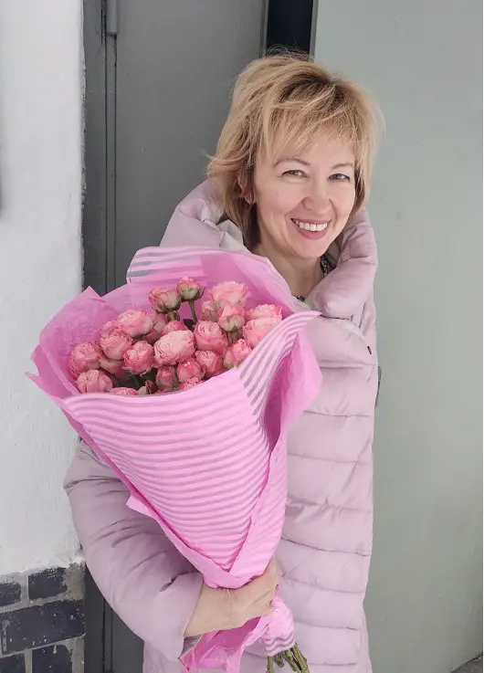 Кущова троянда Днепр Кущова троянда Днепр