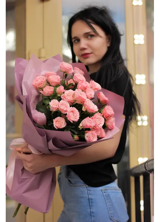 Кущова кремова троянда Днепр