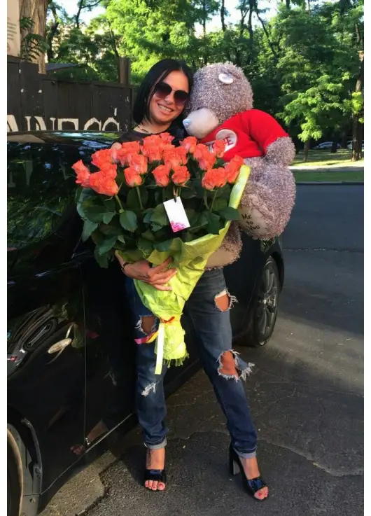 Коралові троянди сорту Wow або Red Wow Коралові троянди сорту Wow або Red Wow