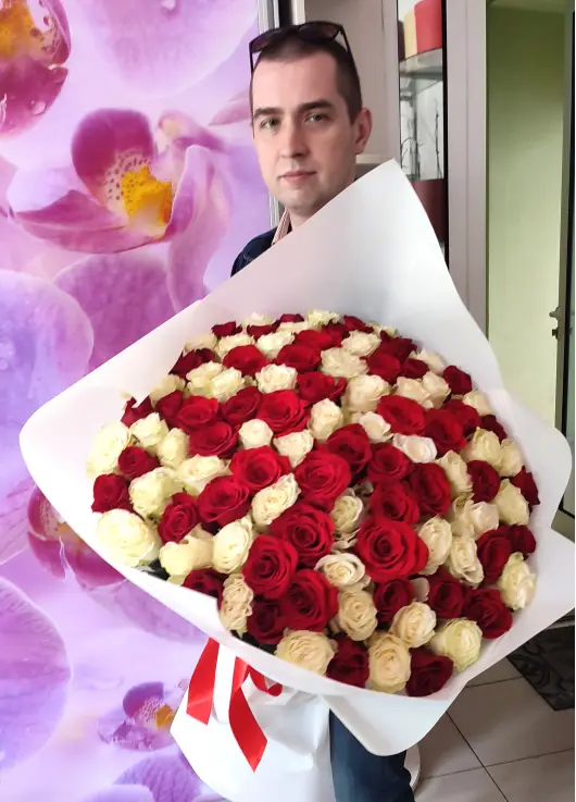 101 метрова троянда