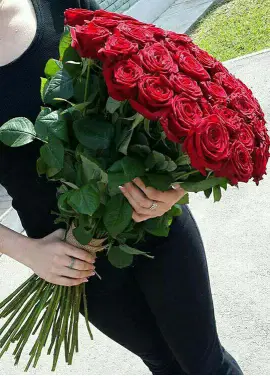 51 червона троянда