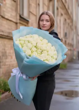 51 біла троянда в букеті