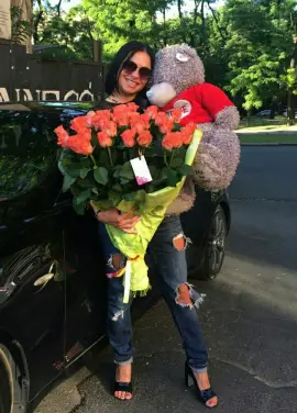 51 помаранчева троянда