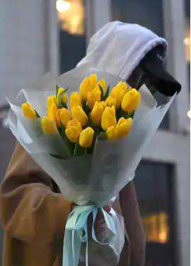 Букет із 15 жовтих тюльпанів (імпорт, Нідерланди)