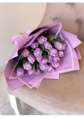 Букет із 19 бузкових тюльпанів (імпорт, Нідерланди)