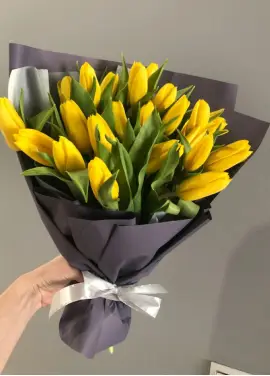 Букет із 19 жовтих тюльпанів (імпорт, Нідерланди)