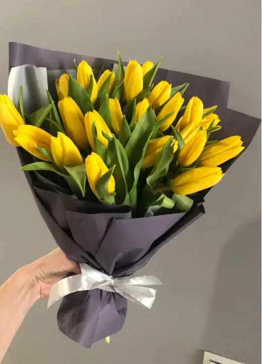 Букет із 19 жовтих тюльпанів (імпорт, Нідерланди)