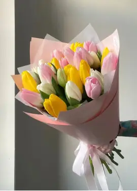 Букет із 21 ніжних тюльпанів (імпорт, Нідерланди)