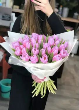 Букет із 25 бузкових тюльпанів (імпорт, Нідерланди)