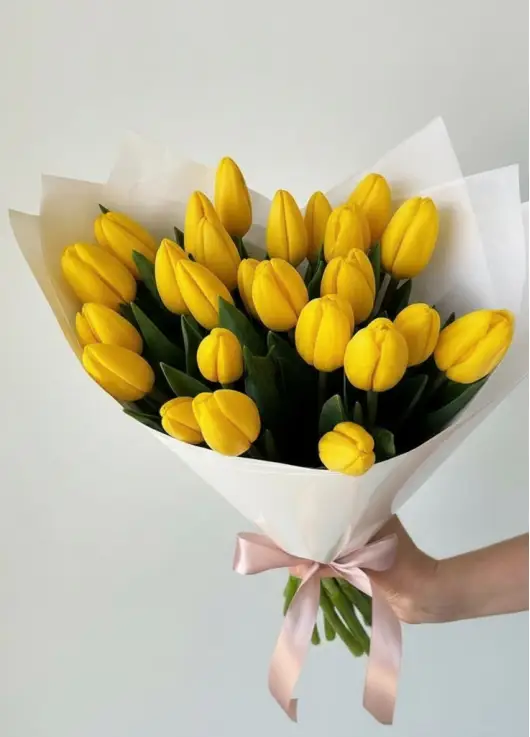Букет із 25 жовтих тюльпанів (імпорт, Нідерланди)