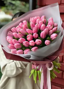 Букет із 51 рожевих тюльпанів (імпорт, Нідерланди)