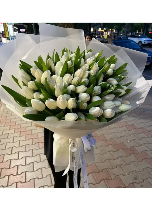 Букет білих тюльпанів