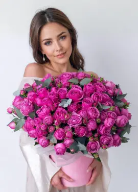 Кущова піоноподібна троянда  у коробці